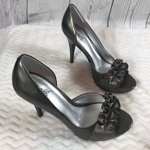 Carlos Santana “pretty” peep toe pump